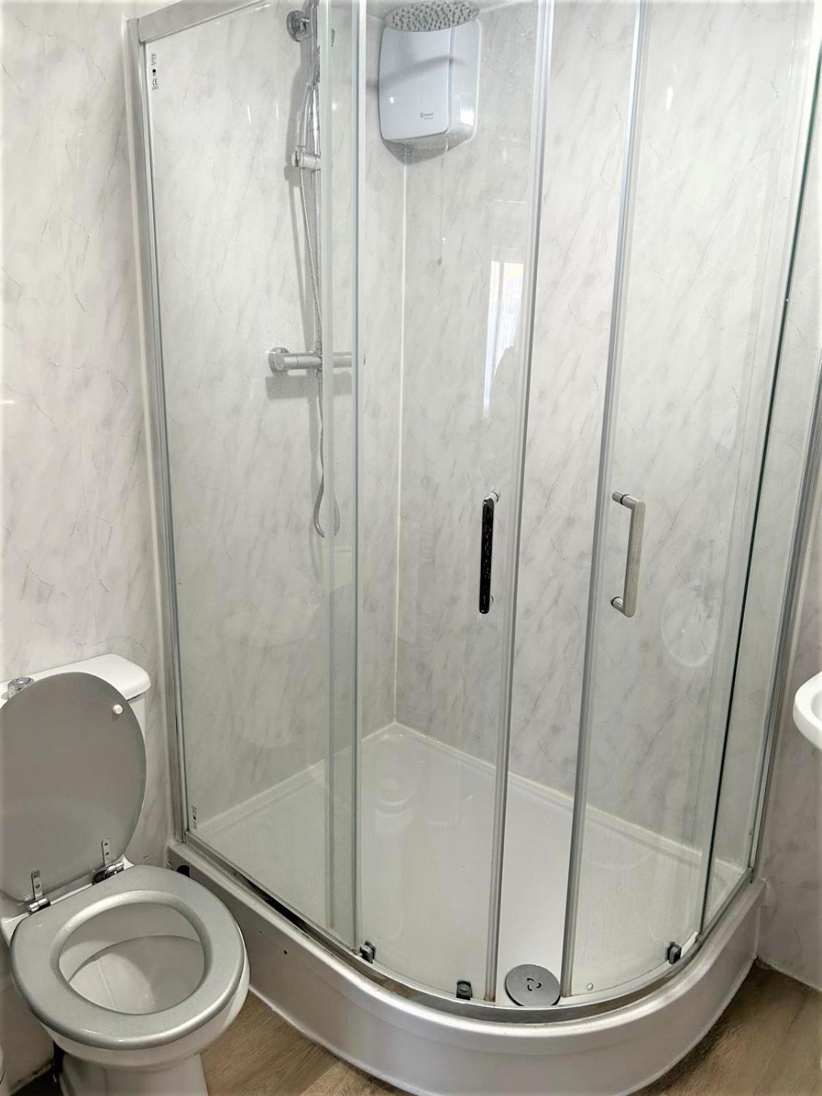 London Zone 2 Lovely 4 Bedroom Apartment - 3 Trowbridge Road Exterior photo